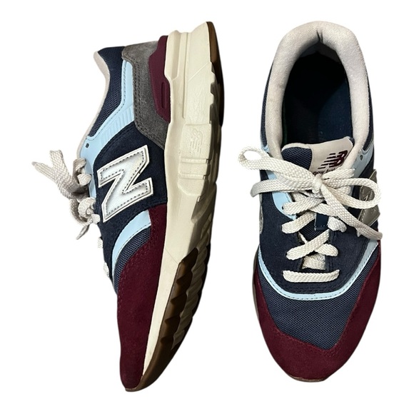 New Balance 997H Sneakers Women’s size 7/ Men’s size 5.5 US Suede retro - Picture 1 of 6